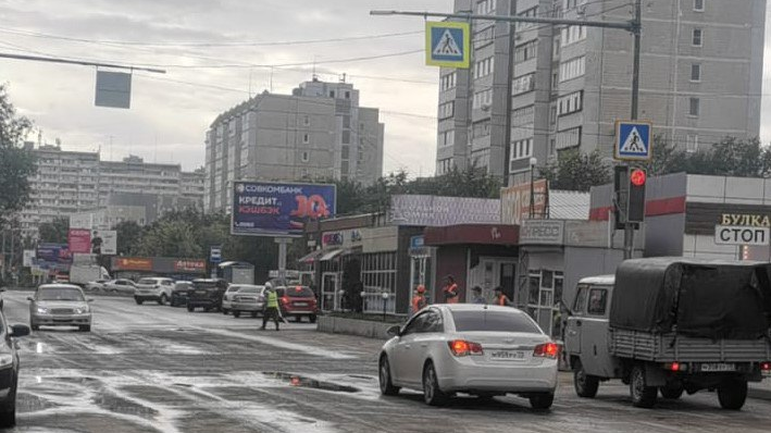На пересечении улиц Промышленной и Шолмова в Ульяновске открыли движение после ремонта теплосетей