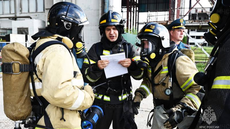 В Ульяновске на Авиастаре загорелся фюзеляж самолета: специалисты МЧС провели очередные учения