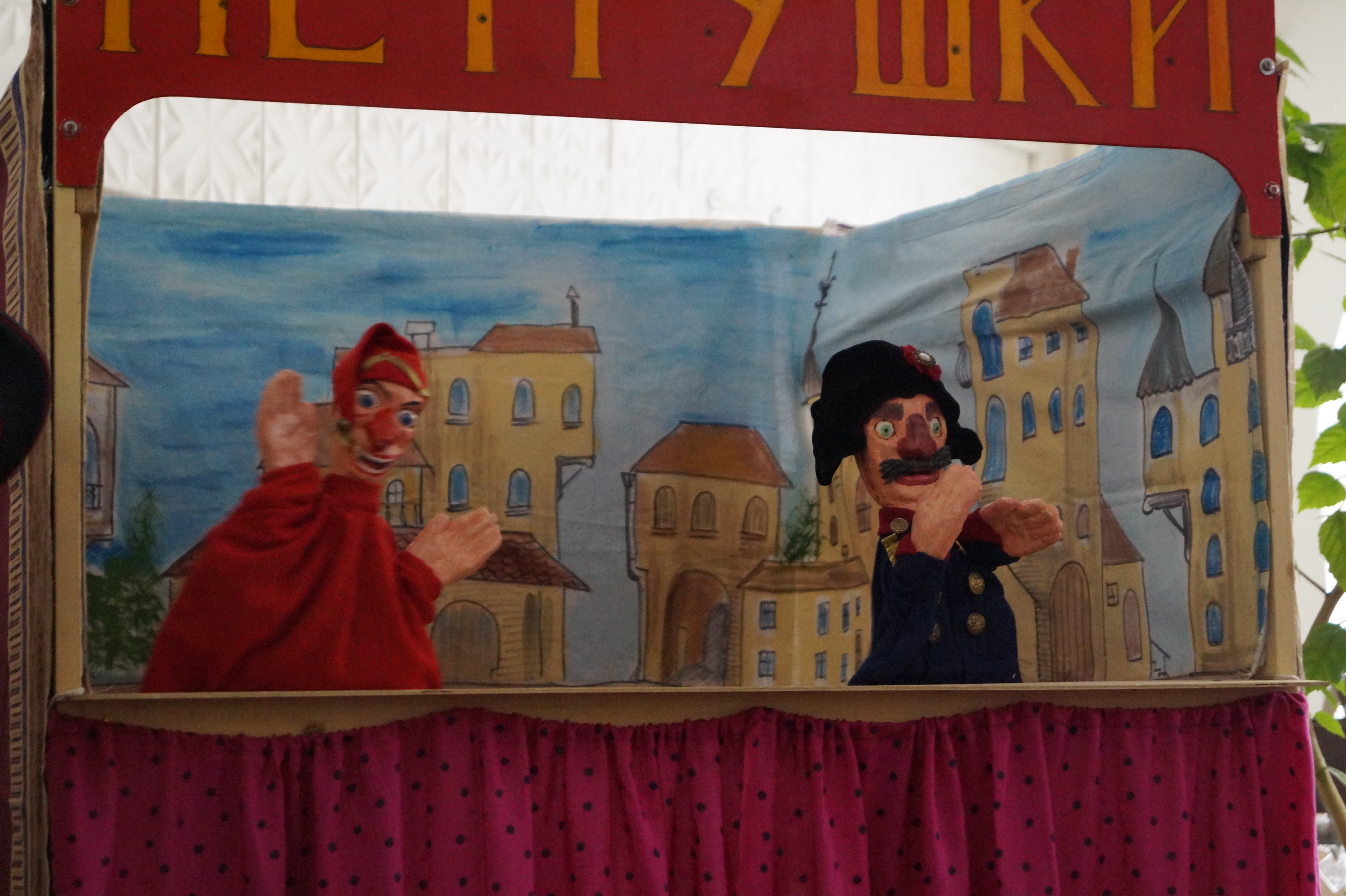 Театр петрушки 17 век. Кукольный театр на Руси петрушка. Рассказ на тему кукольный театр петрушка