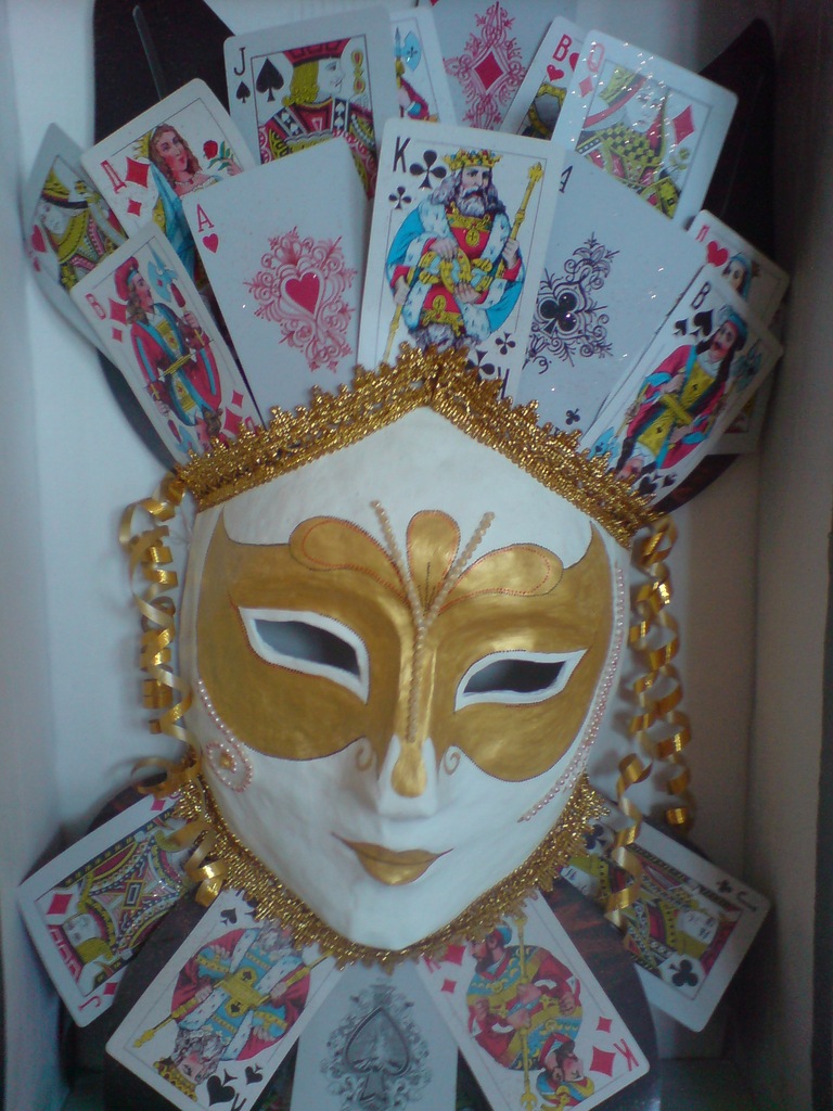 Маска своими руками из папье. Маска папье маше. Театральная маска папье маше. Венецианская маска из папье маше. Карнавальная маска из папье маше.